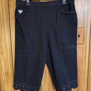 Quacker Factory Black Pull-On Capri Pants with Rhinestone Heart